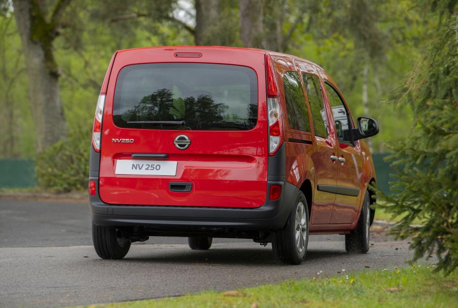  Nissan NV250 Combi 2019 года  (EU) (фото 17 из 24)